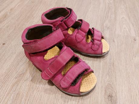 Kožené sandalky, 27