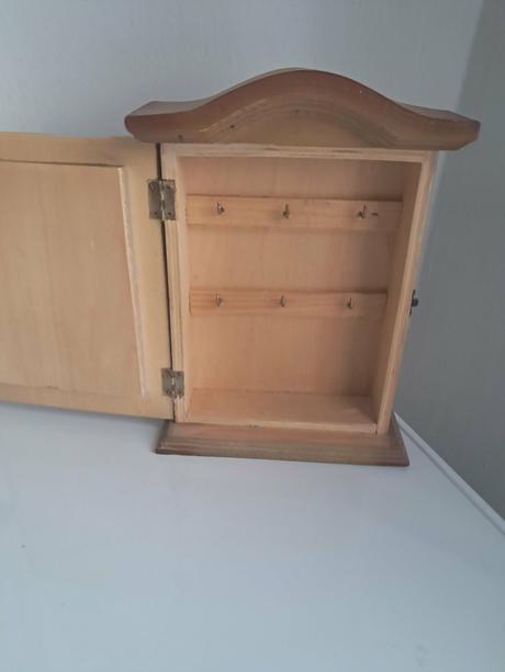 Drevená skrinka na klúče, 