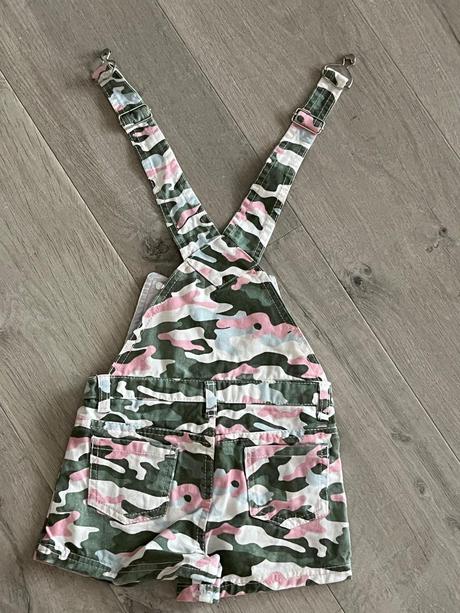 Šortky na traky, 104