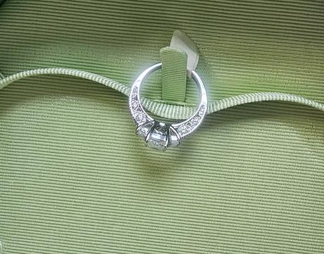 Dámsky prsteň s kryštálmi, 