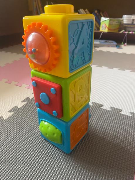 Pestrofarebné kocky abc,