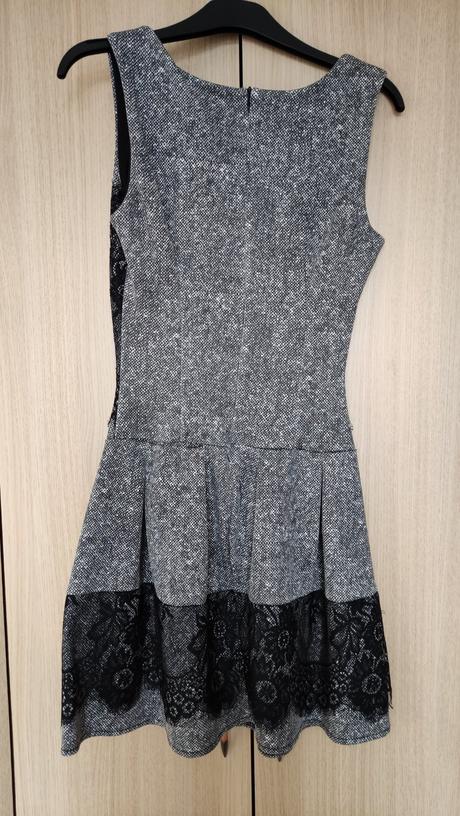 Sivé šaty s čipkou, s