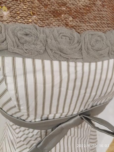 Krásne romantické šaty, s