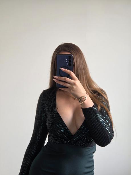 Extravagantné šaty s, s