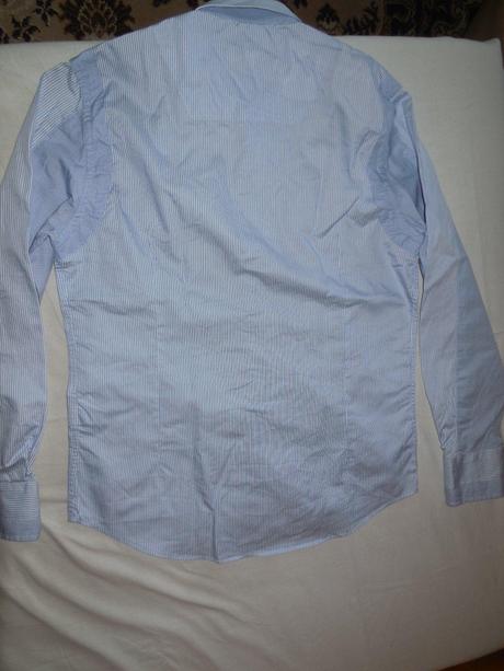 Slabomodrá košeľa, l