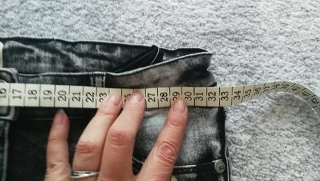 Čierne rifle 8-9 r, h&m,134