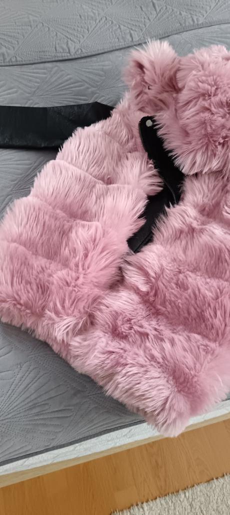 Luxusná ružová vesta, 152