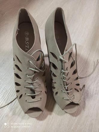 Topánky na podpätku, 40