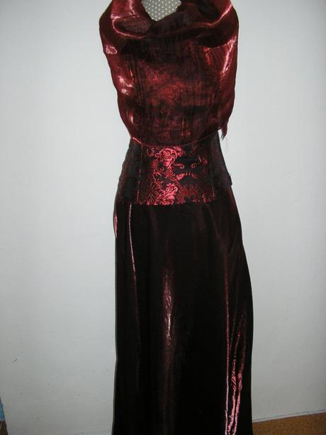 1290. spoloč. šaty, m