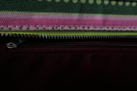 Stylova, moderna, trendy priestranna letna kabela,