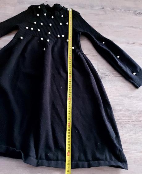 Pletené zimné šaty s perličkami, 134