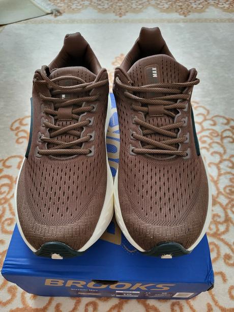 Tenisky brooks, 44