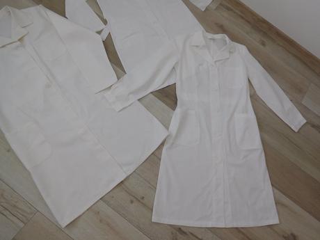 Biely plášť do školy na pokusy, 