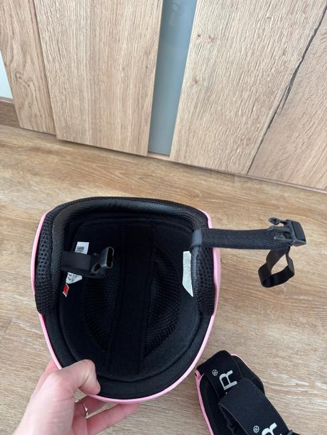 Lyžiarska prilba a okuliare v.s, s