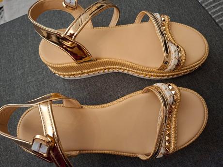 Predám nove sandale, 39