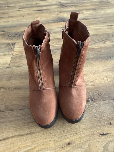 Kotnikove čižmičky, atmosphere,37