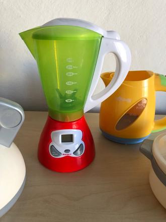 Mixér, konvica, hrnce,