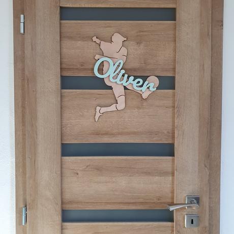 Drevená dekorácia futbalista i. s menom,