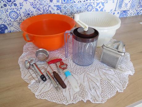 Ručný šľahač, plastové nadoby do kuchyne,, 