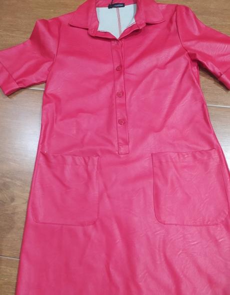 Koženkové šaty, s