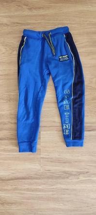 Modré tepláky, 110