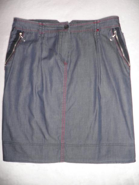 Pekná športovo -elegantná sukňa, 38