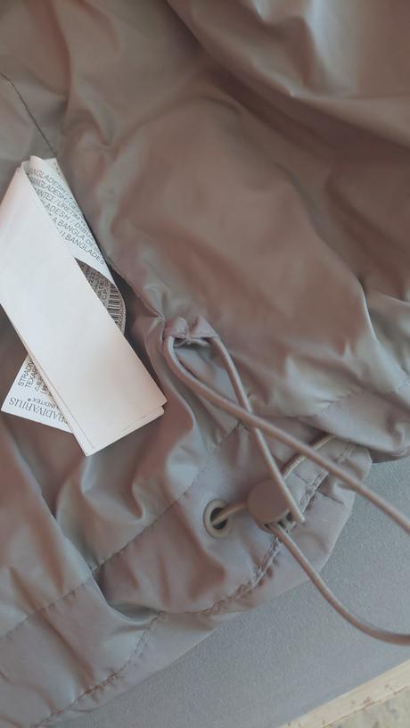 Velmi tepla zimna bunda s kapucnou, stradivarius,s