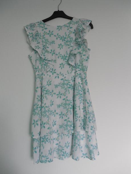 Kvietkované šaty, 36