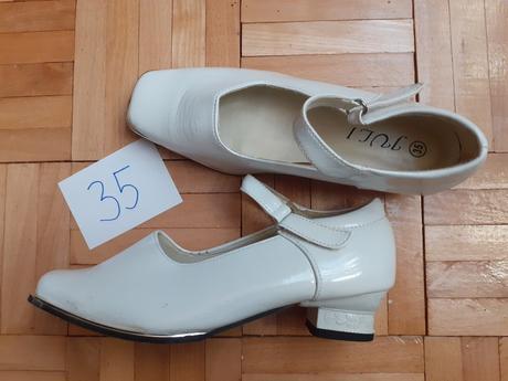 Topánky na prvé sväté prijímanie, 35