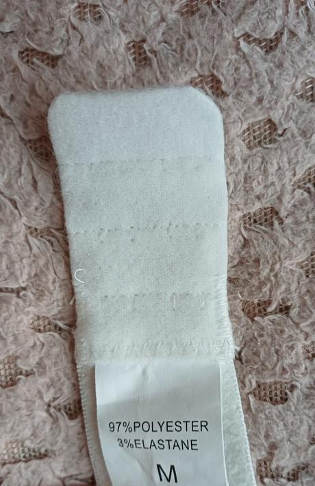 Nádherný čipkovaný set spodného prádla, m