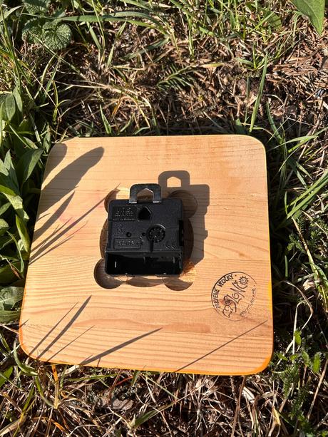 Ručne maľované nástenné hodiny, 