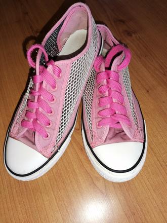 Tenisky so sieťkou, 37