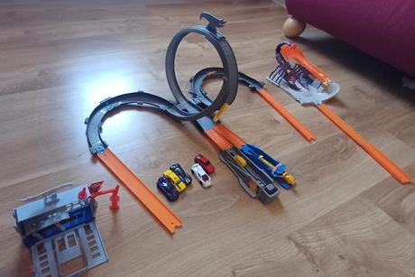 Hot wheels dráhy s autíčkami, 