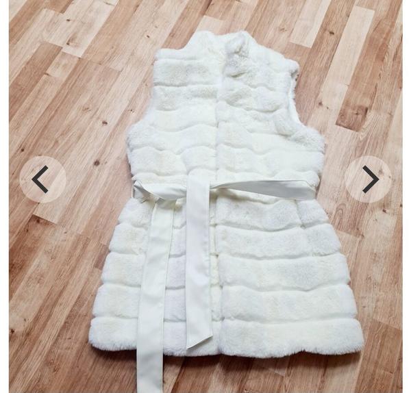 Čo sa hodí k týmto šatám?