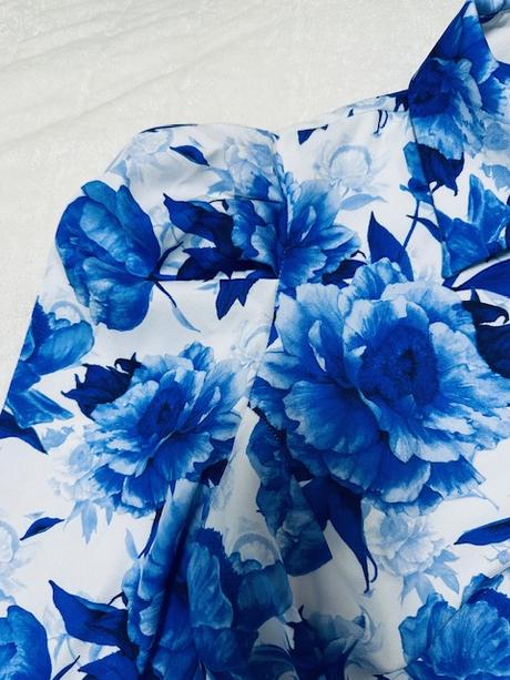 Bielo modrá kvetovaná blúzka s nazberanými rukávmi, l