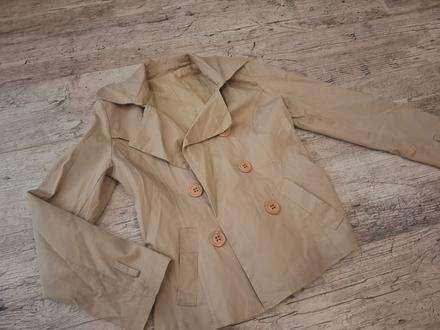 Top plášť podšitý do pása, s