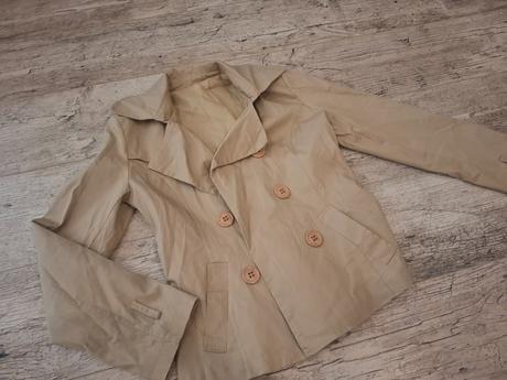 Top plášť podšitý do pása, s