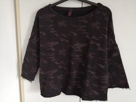 Mikinka tmavohneda v. 134, 134