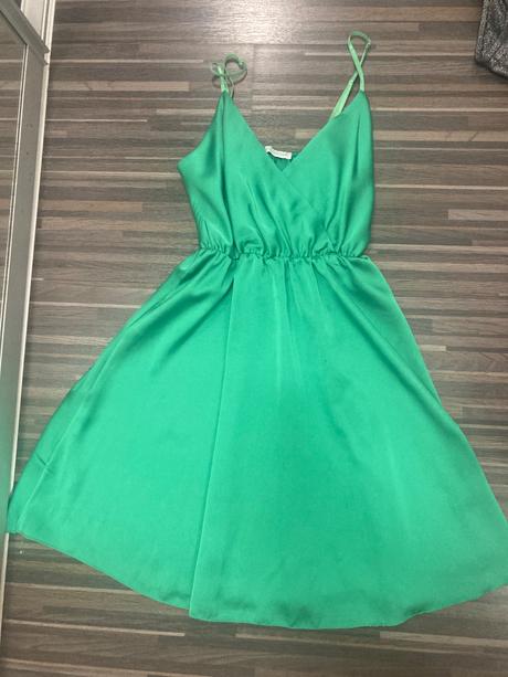 Satenove zelene šaty, 