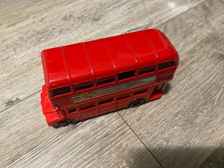 Poschodový autobus,