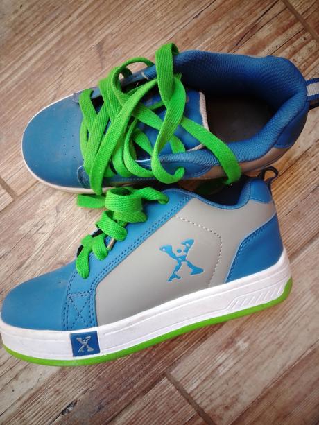 Kolieskové tenisky, 32