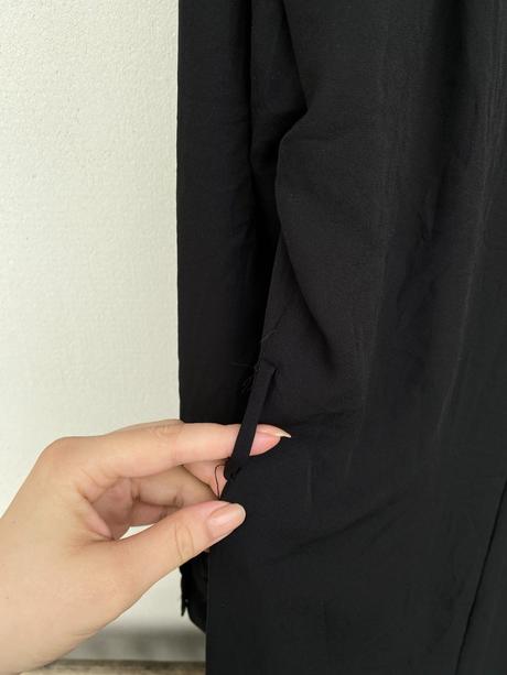 Elegantné gotické dlhé šaty, s