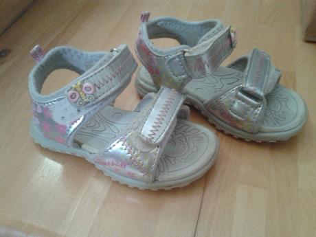 Sandálky, 23