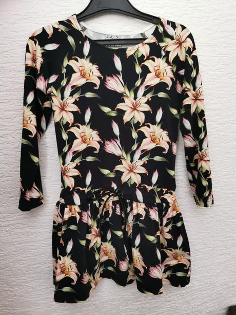 Dievčenské šaty, 122