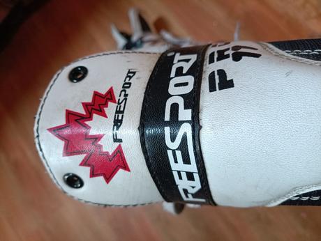 Hokejové korčule, 38