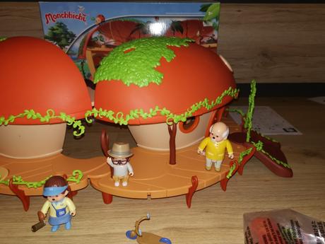 Veľký poschodový mončiči dom,