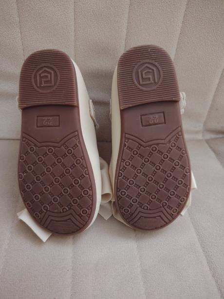 Krémové topánky balerínky s mašličkou, 22