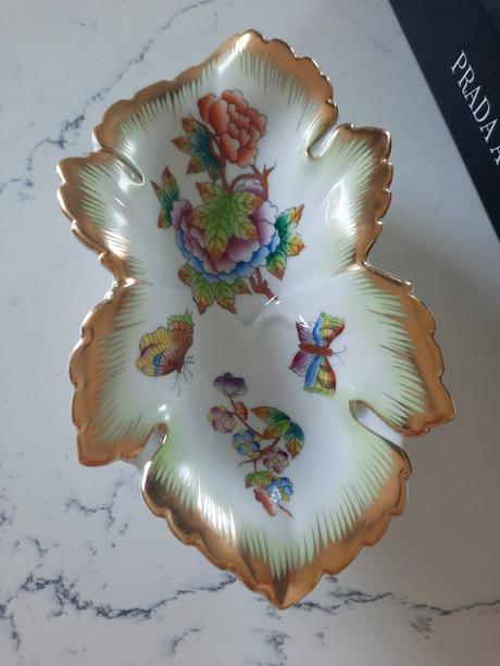 Herend porcelánový list, 
