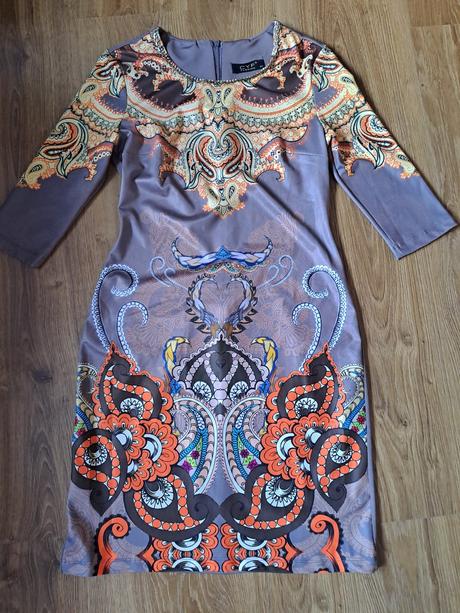 Vzorované šaty, 38