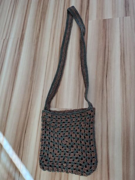 Háčkovaná taška,